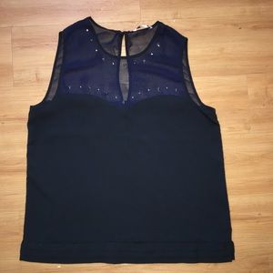 navy blue sleeveless shirt